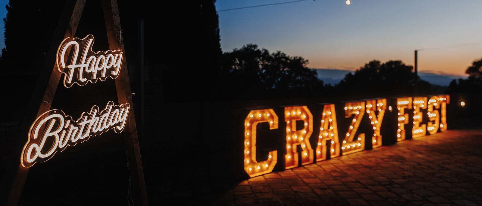 Alquiler letras luminosas gigantes y neones para eventos BCN LETTERS