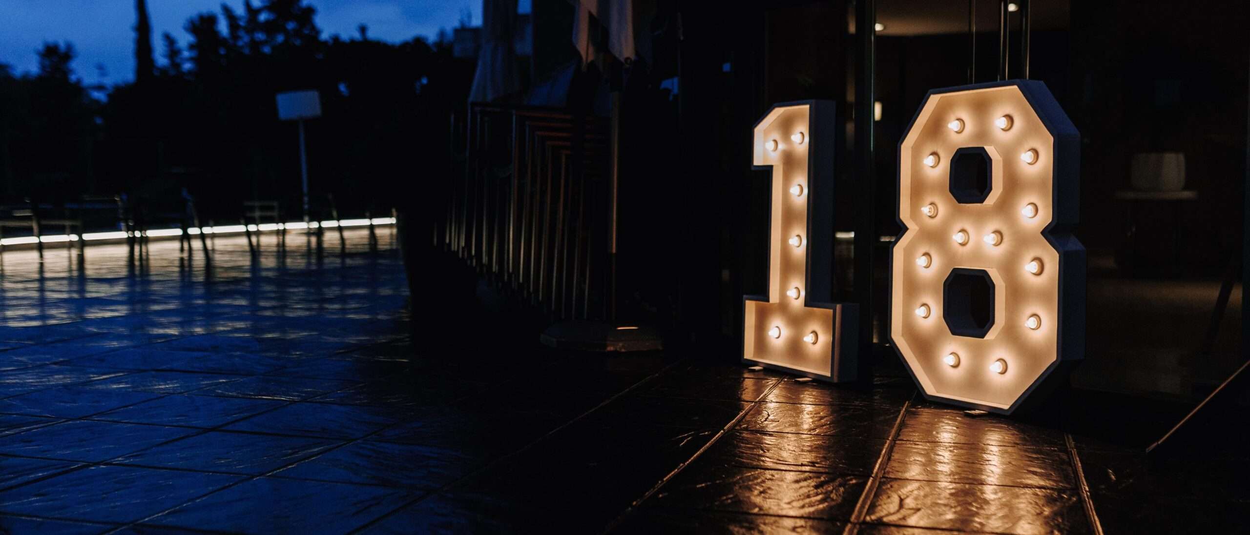 alquiler-numeros-luminosos-puesta-largo-bcn-letters-blancos-led (1) globos